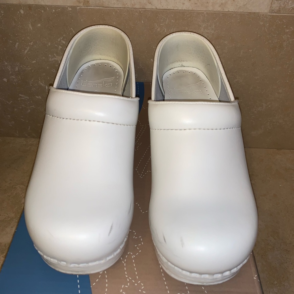 Dansko white size 6 or 36